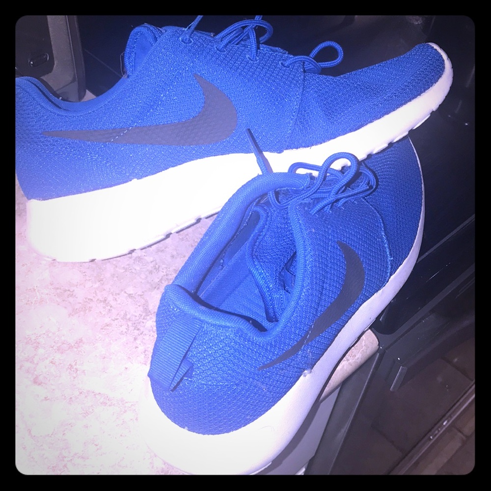 Nike Roshe worn a handful of times.